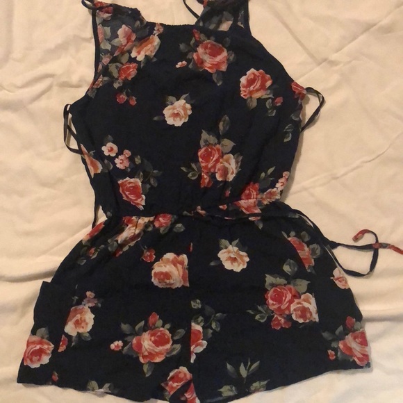 Pants - 🌼Floral Romper🌸